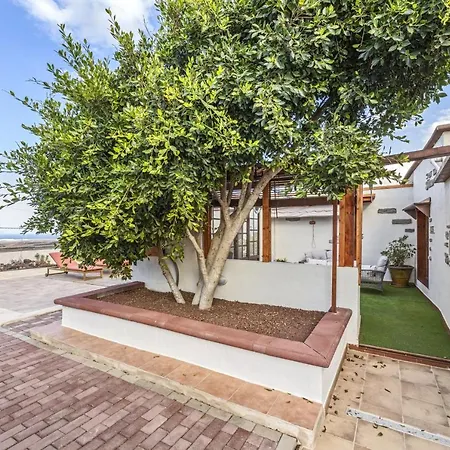 Lighthouse Tatil Evi Tinajo